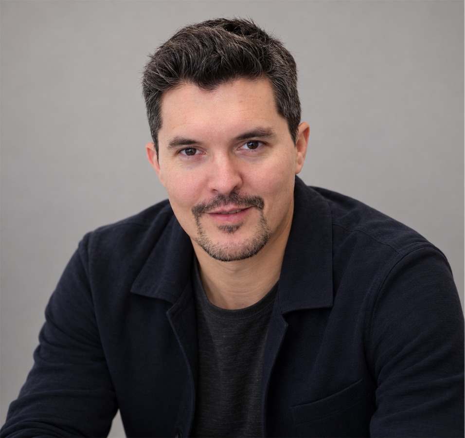 Jérôme Cussat, hypnothérapeute, souriant